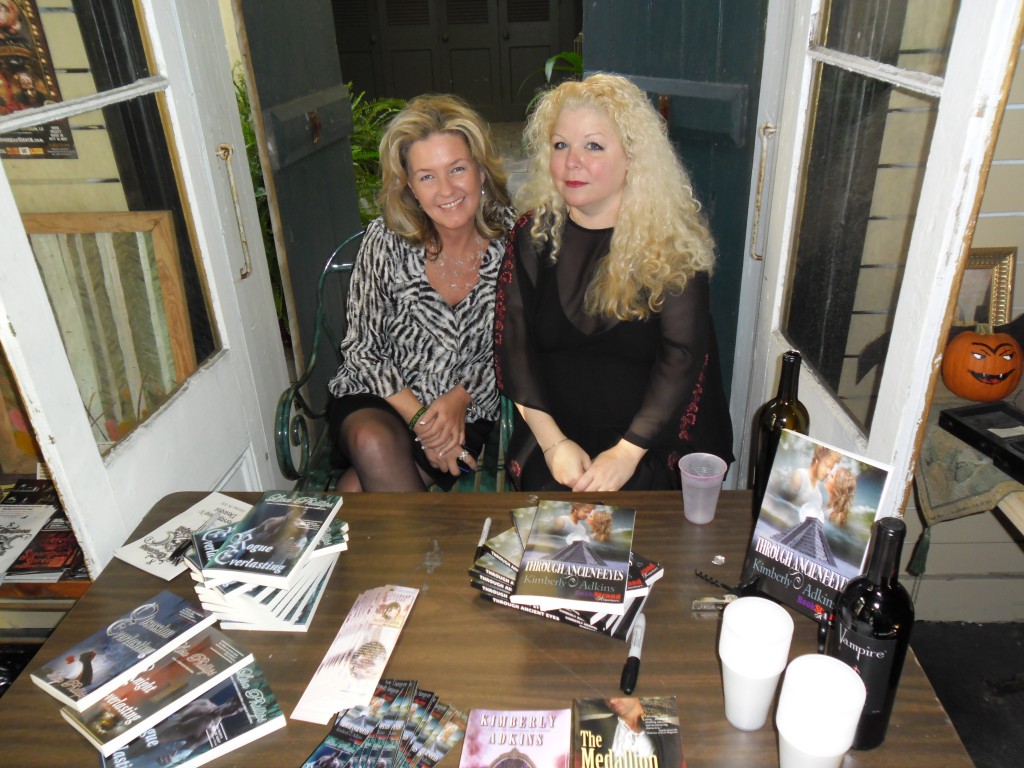 Boutique Du Vampyre in New Orleans - Signing with Lisa Phillips